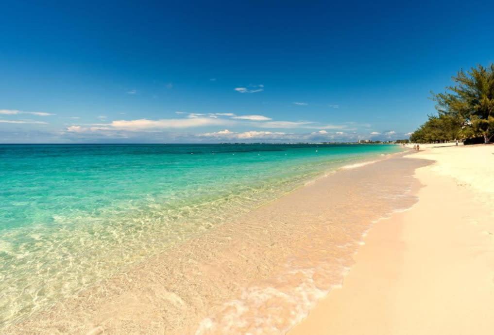 Beach Living At Plantation Village Blgs George Town Esterno foto